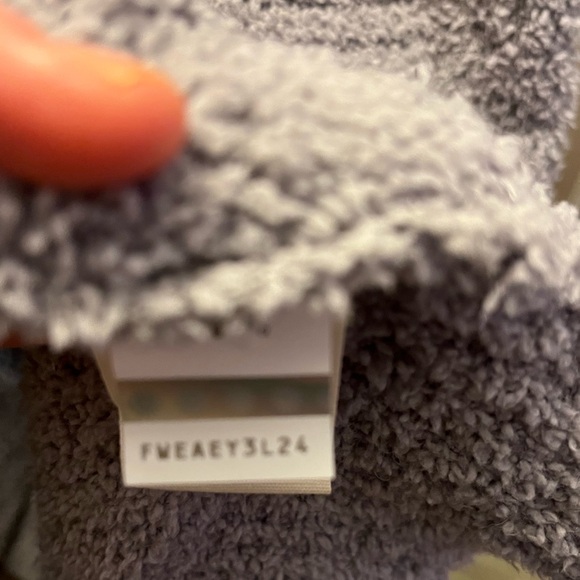 Ugg sweater size M - Picture 4 of 6